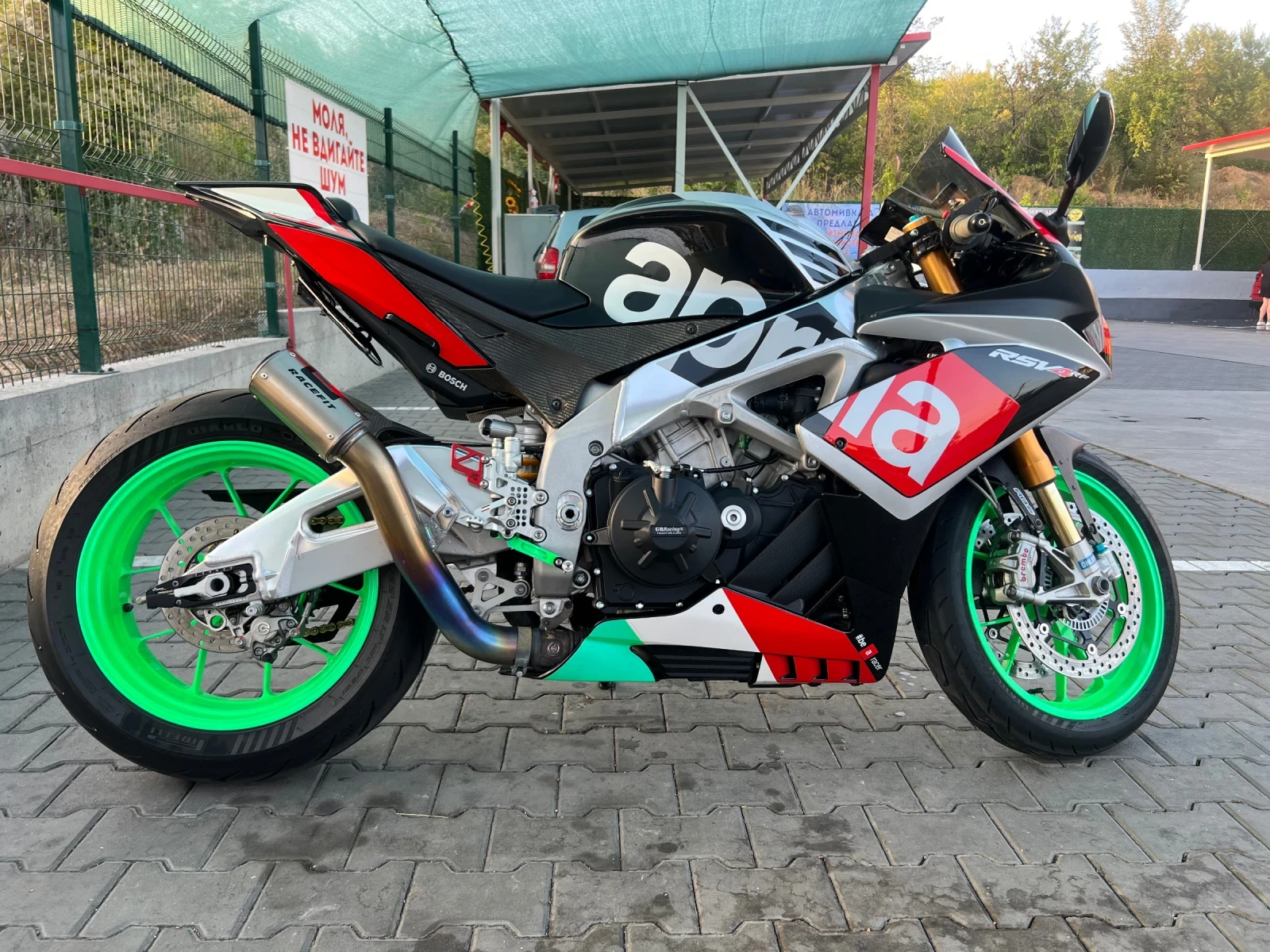 Aprilia RSV4 RF LE