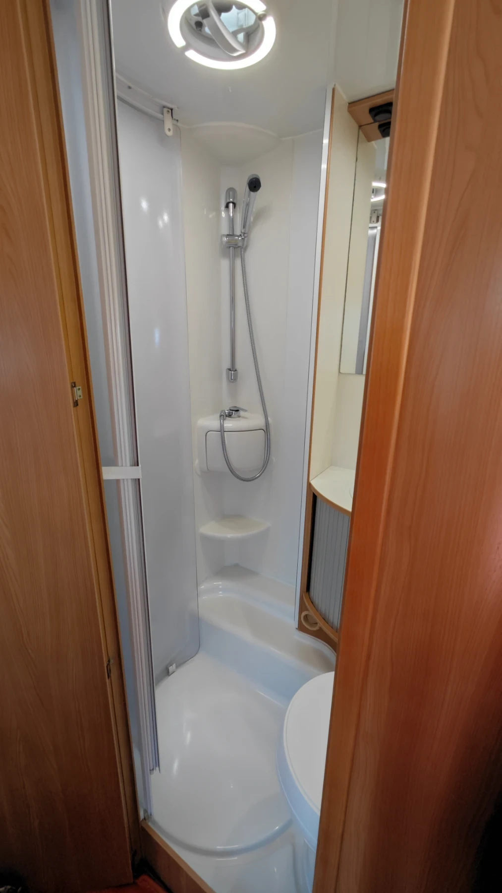 Кемпер Adria Sun living , снимка 16 - Каравани и кемпери - 56011098