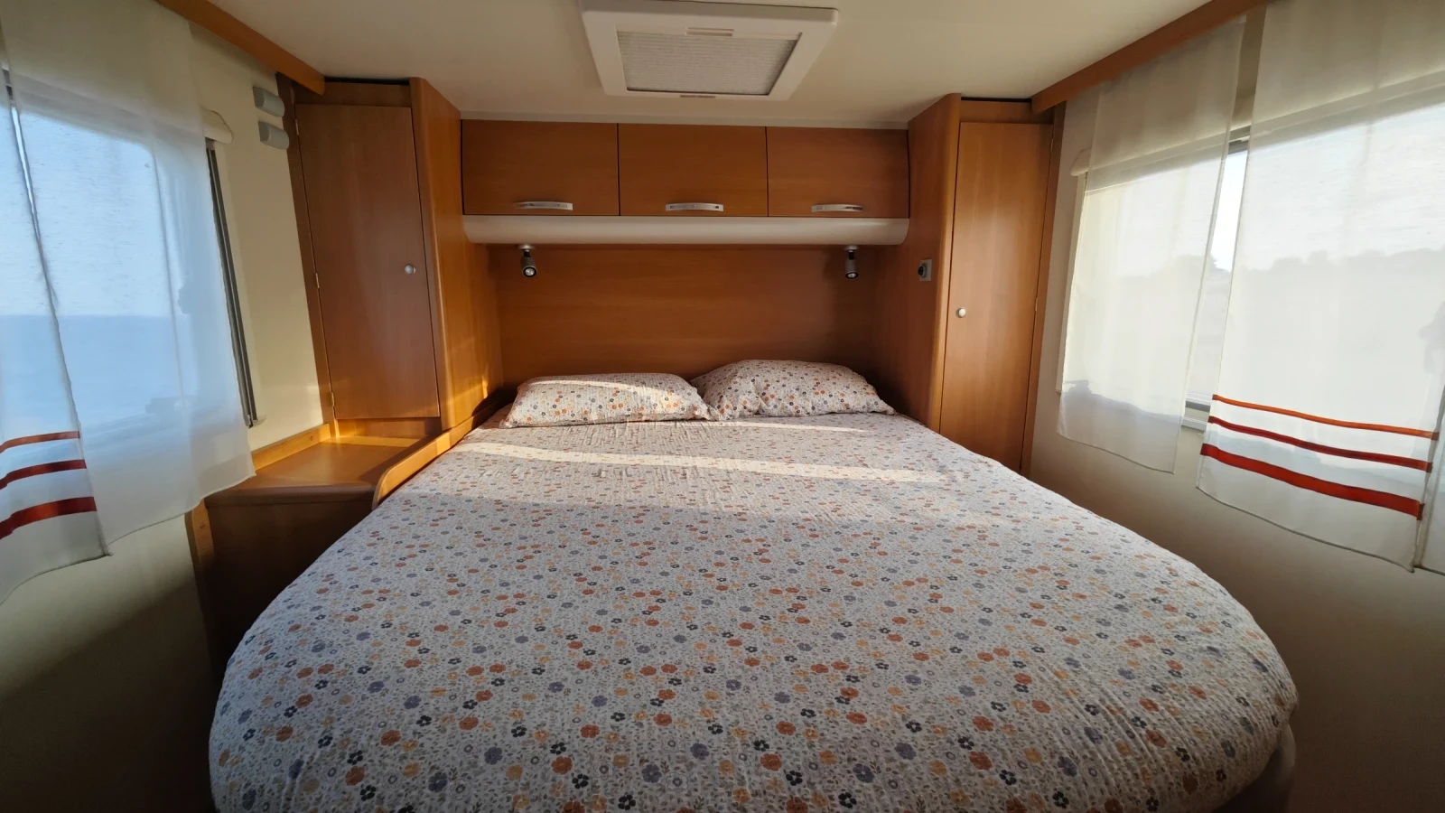 Кемпер Adria Sun living , снимка 5 - Каравани и кемпери - 56011098