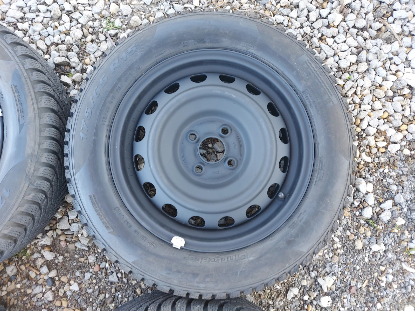 Гуми с джанти Pirelli 175/65R15, снимка 4 - Гуми и джанти - 54224660