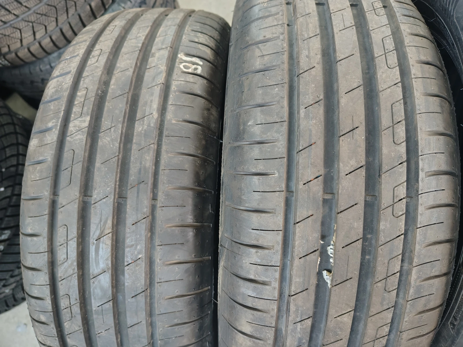 Гуми Летни 215/55R17, снимка 2 - Гуми и джанти - 55844247