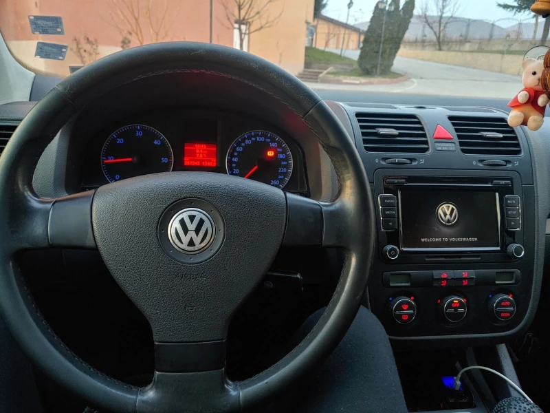 VW Golf, снимка 5 - Автомобили и джипове - 49260402