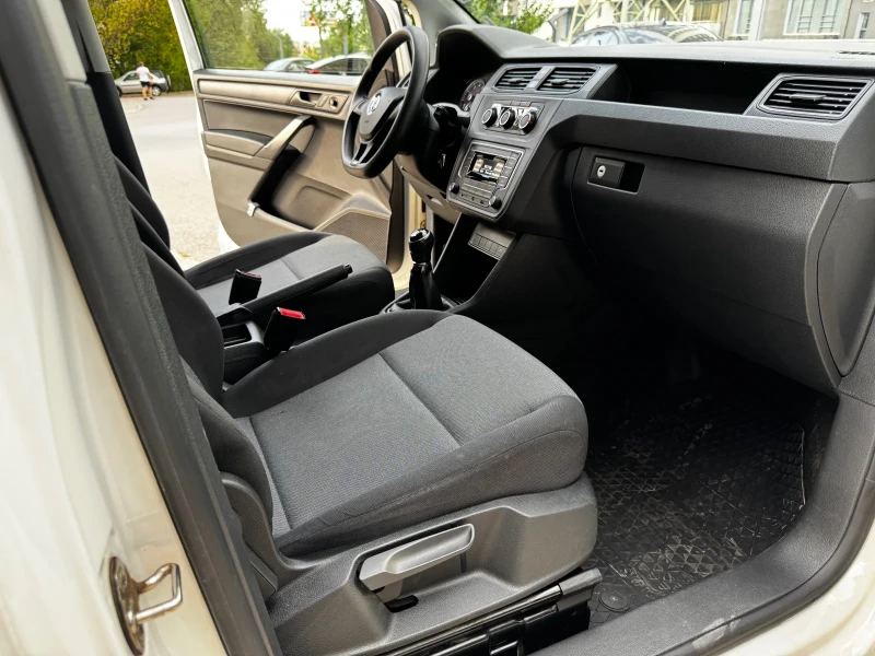 VW Caddy, снимка 12 - Автомобили и джипове - 52396632