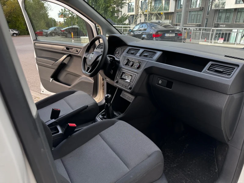 VW Caddy, снимка 13 - Автомобили и джипове - 52396632