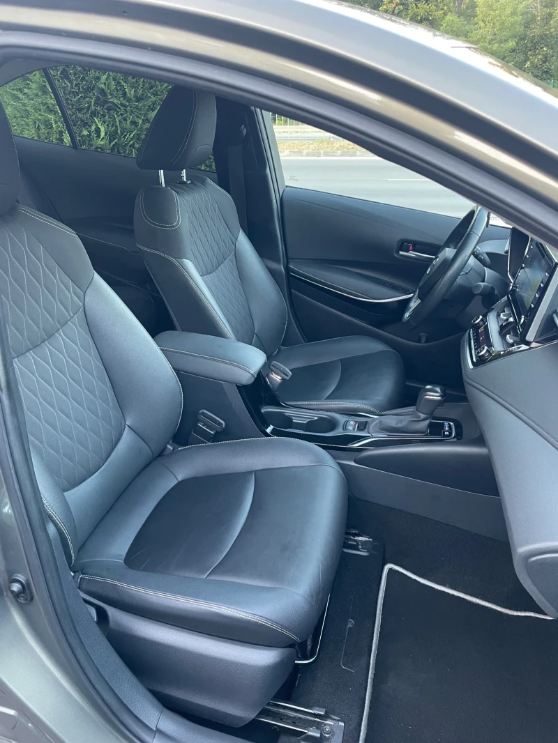 Toyota Corolla 1.8 hibrid, снимка 8 - Автомобили и джипове - 52669729