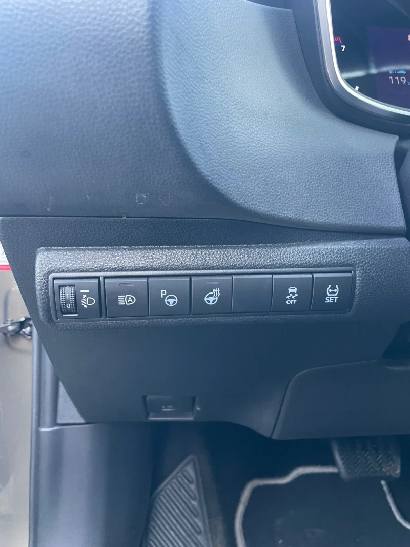 Toyota Corolla 1.8 hibrid, снимка 12 - Автомобили и джипове - 52669729