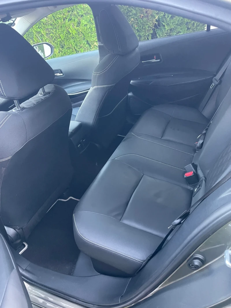 Toyota Corolla 1.8 hibrid, снимка 10 - Автомобили и джипове - 52669729