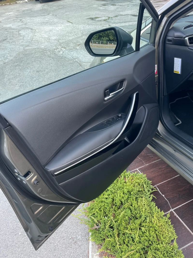 Toyota Corolla 1.8 hibrid, снимка 9 - Автомобили и джипове - 52669729