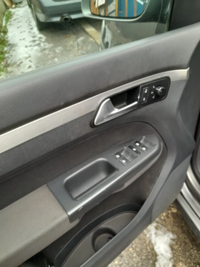 VW Touran 1.9 TDI, снимка 12 - Автомобили и джипове - 53250006