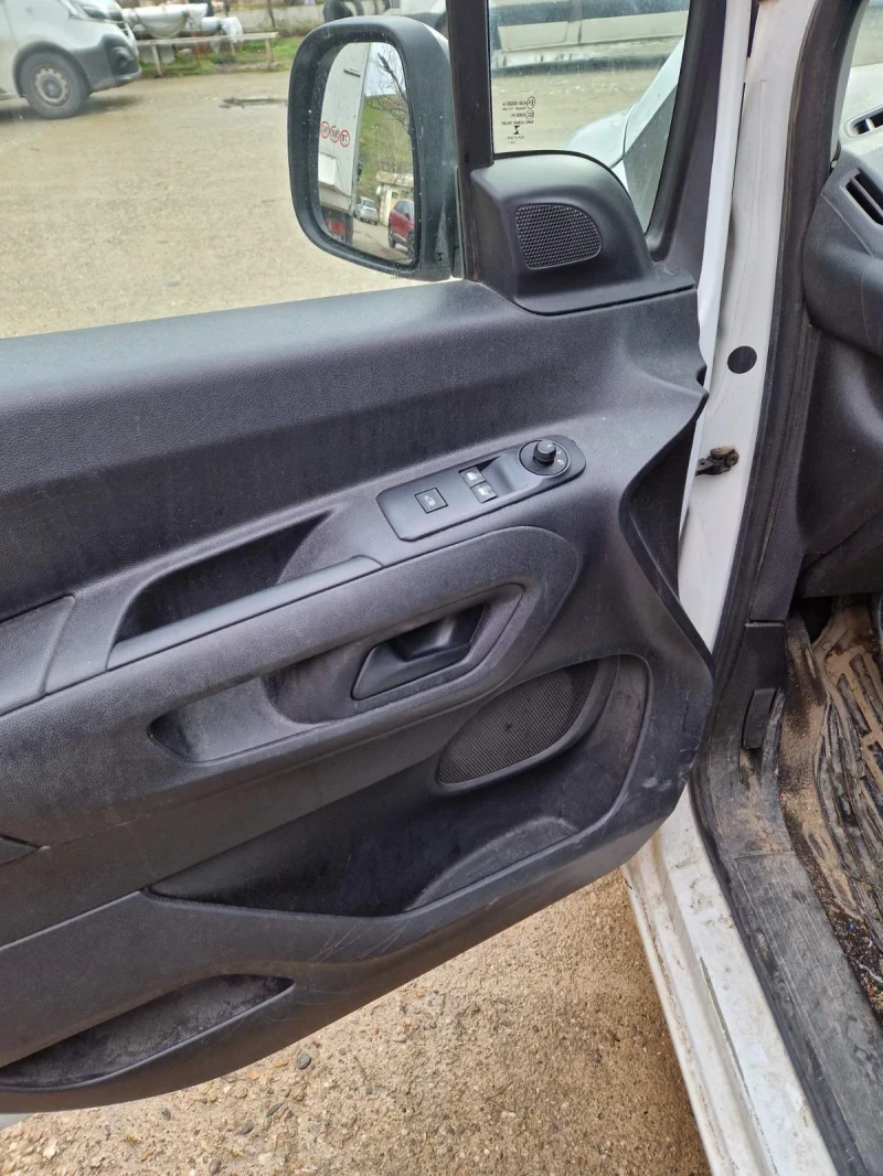 Peugeot Partner, снимка 5 - Автомобили и джипове - 53433362