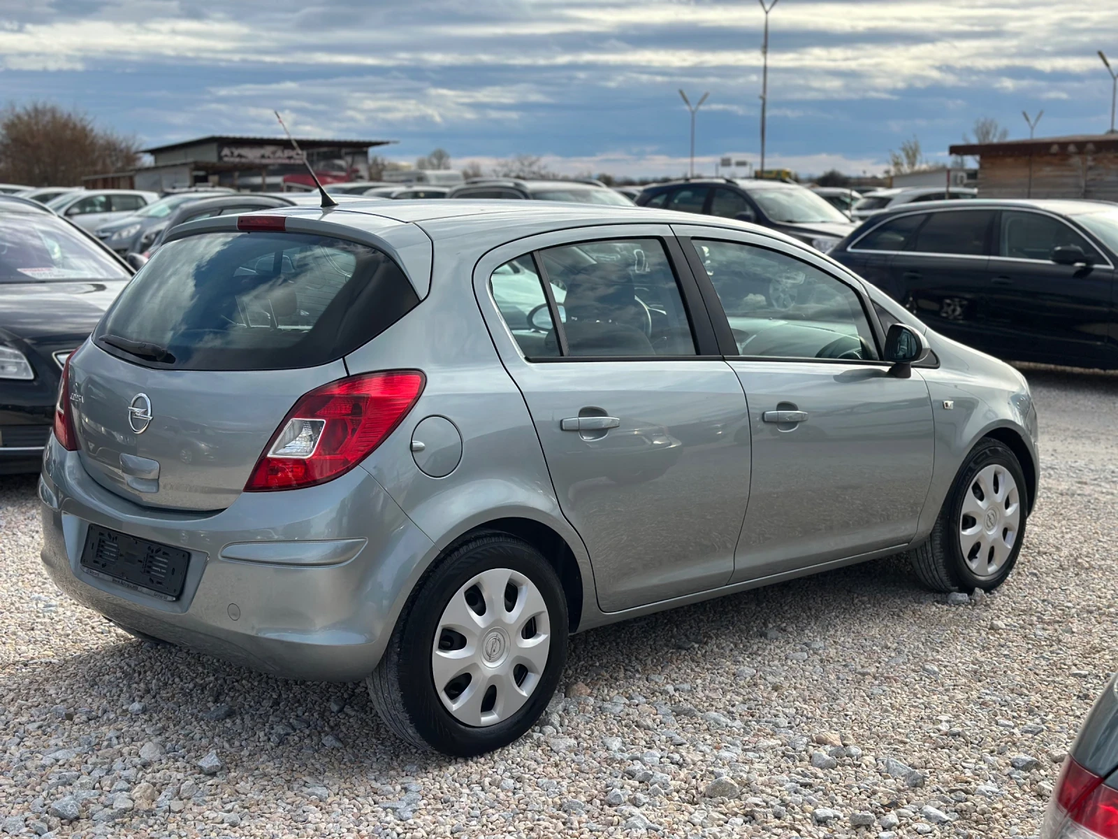 Opel Corsa 1, 2i 85kc 93000km - изображение 4