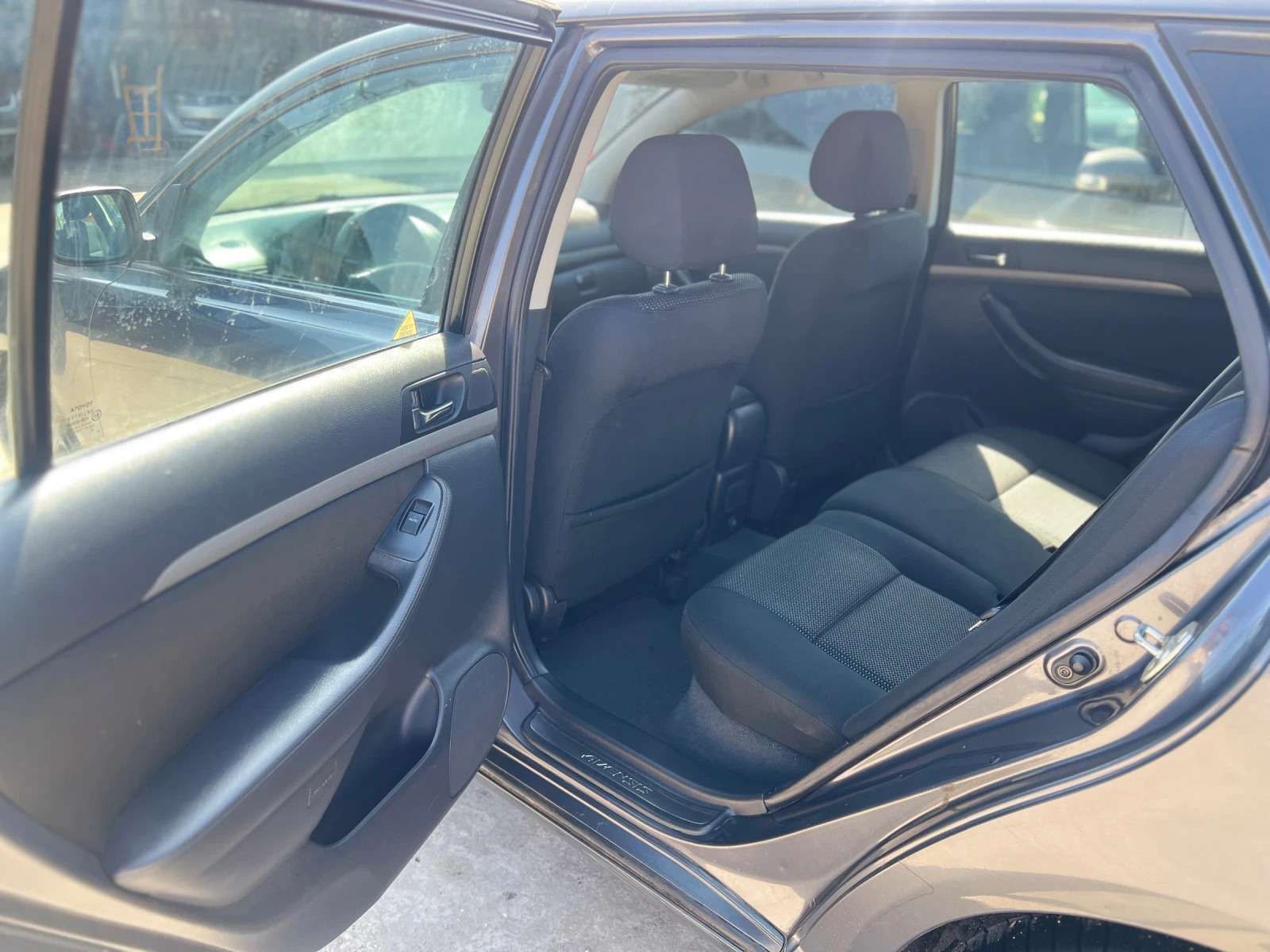 Toyota Avensis 2.0 D-4D  - изображение 6