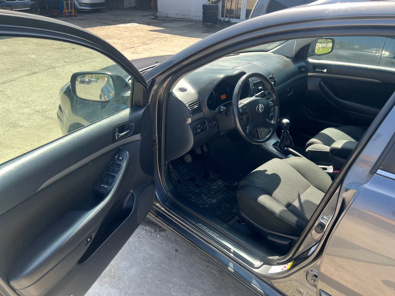 Toyota Avensis 2.0 D-4D  - изображение 8