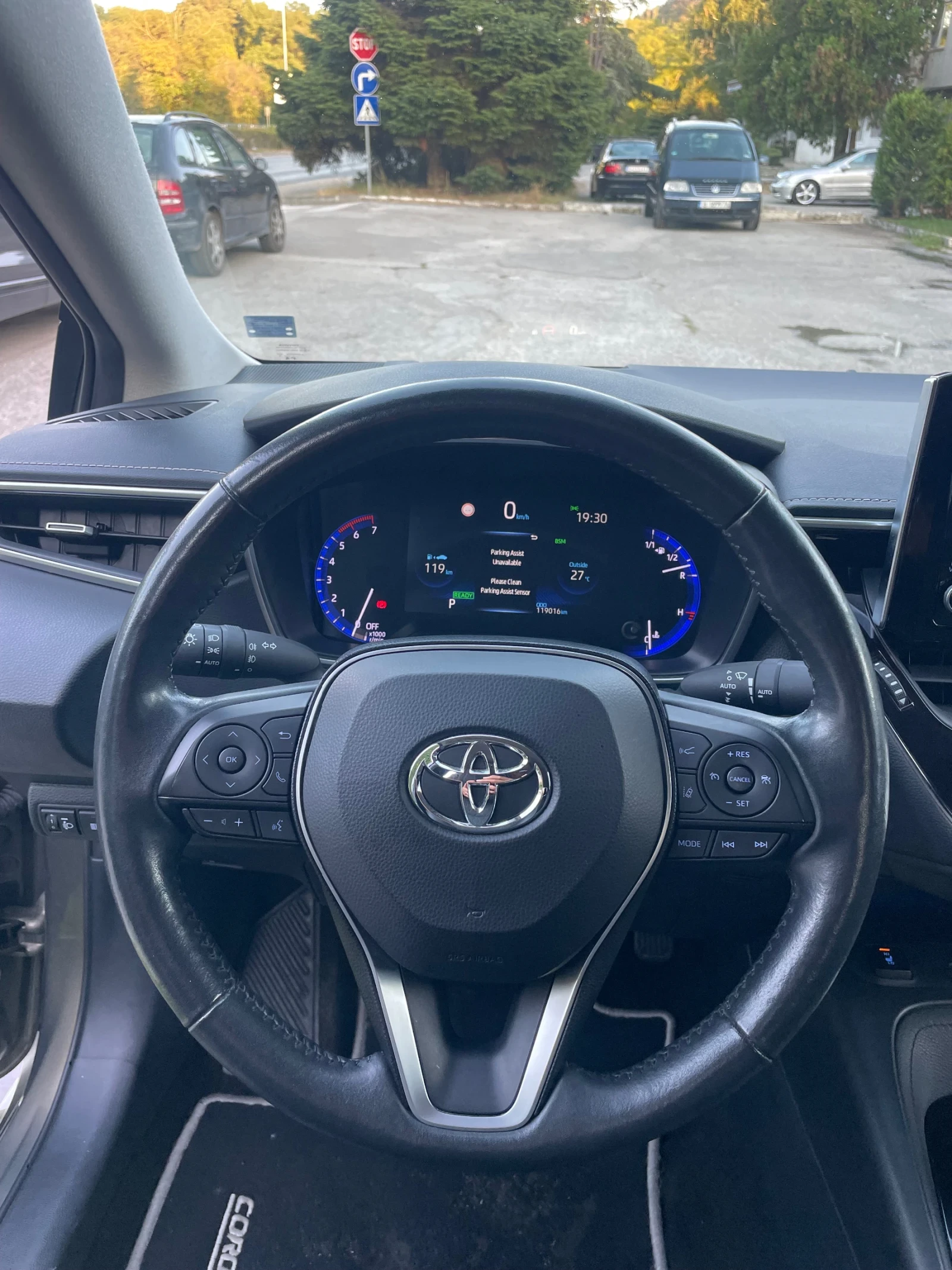 Toyota Corolla 1.8 hibrid - изображение 4