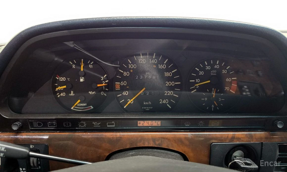 Mercedes-Benz 300  - изображение 8