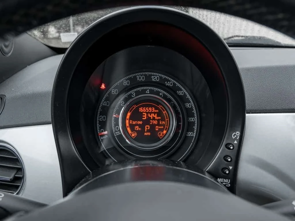 Fiat 500 * Sport Dealer Serviced Leather NO Accidents Alloy, снимка 11 - Автомобили и джипове - 53918410