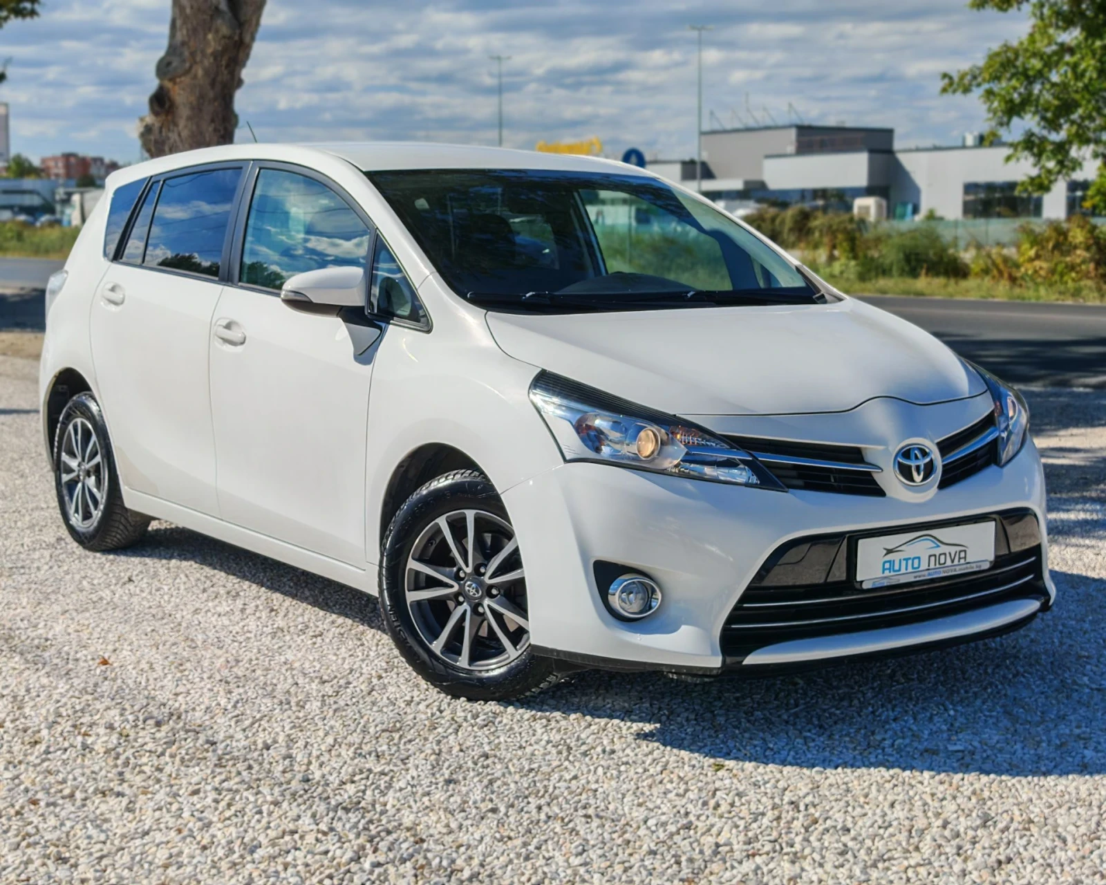 Toyota Verso 1.6 132 К.С. БЕНЗИН!7 МЕСТА! 152 000КМ!БЕЗ АНАЛОГ!, снимка 14 - Автомобили и джипове - 56217125