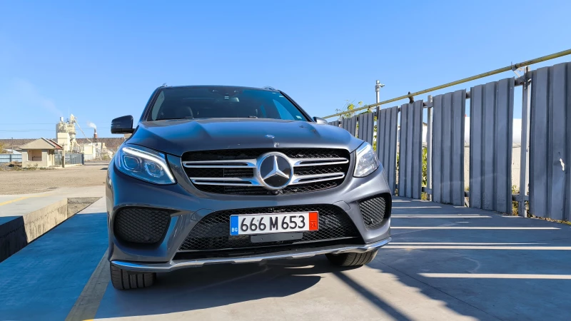 Mercedes-Benz GLE 350 AMG панорама Distronic 360 камери Airmatic, снимка 1 - Автомобили и джипове - 47958904