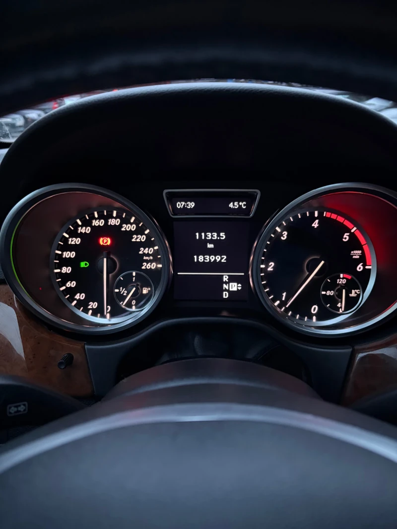 Mercedes-Benz ML 350 350CDI BlueTec HARMAN KARBON-PANORAMA, снимка 17 - Автомобили и джипове - 53196394