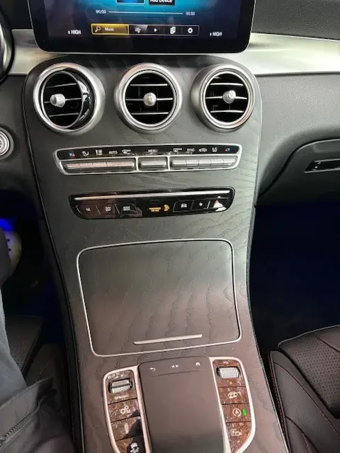 Mercedes-Benz GLC 43 AMG  * * CARFAX * * АВТО КРЕДИТ * * , снимка 9 - Автомобили и джипове - 54336500