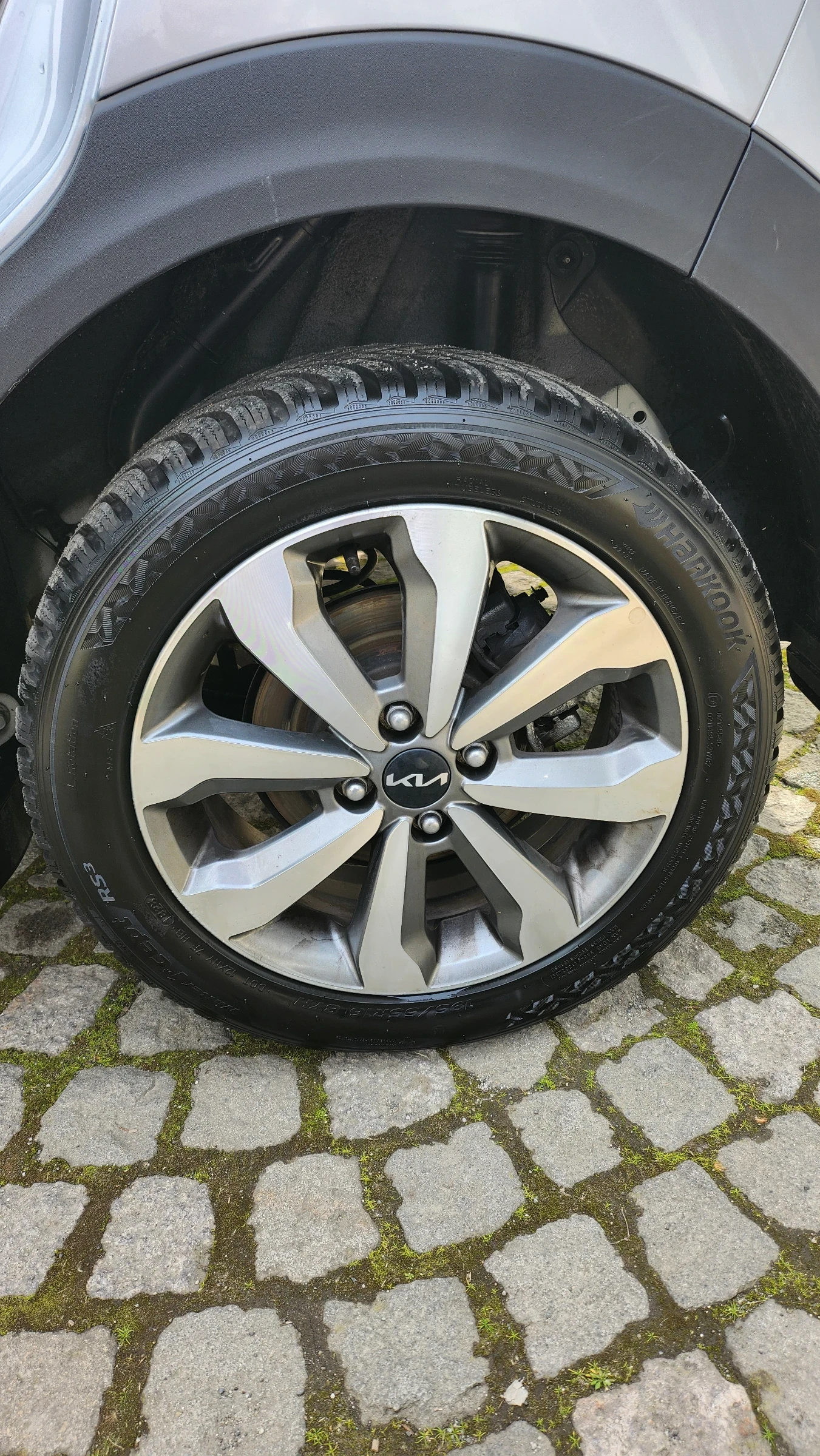 Kia Stonic, снимка 10 - Автомобили и джипове - 53720000