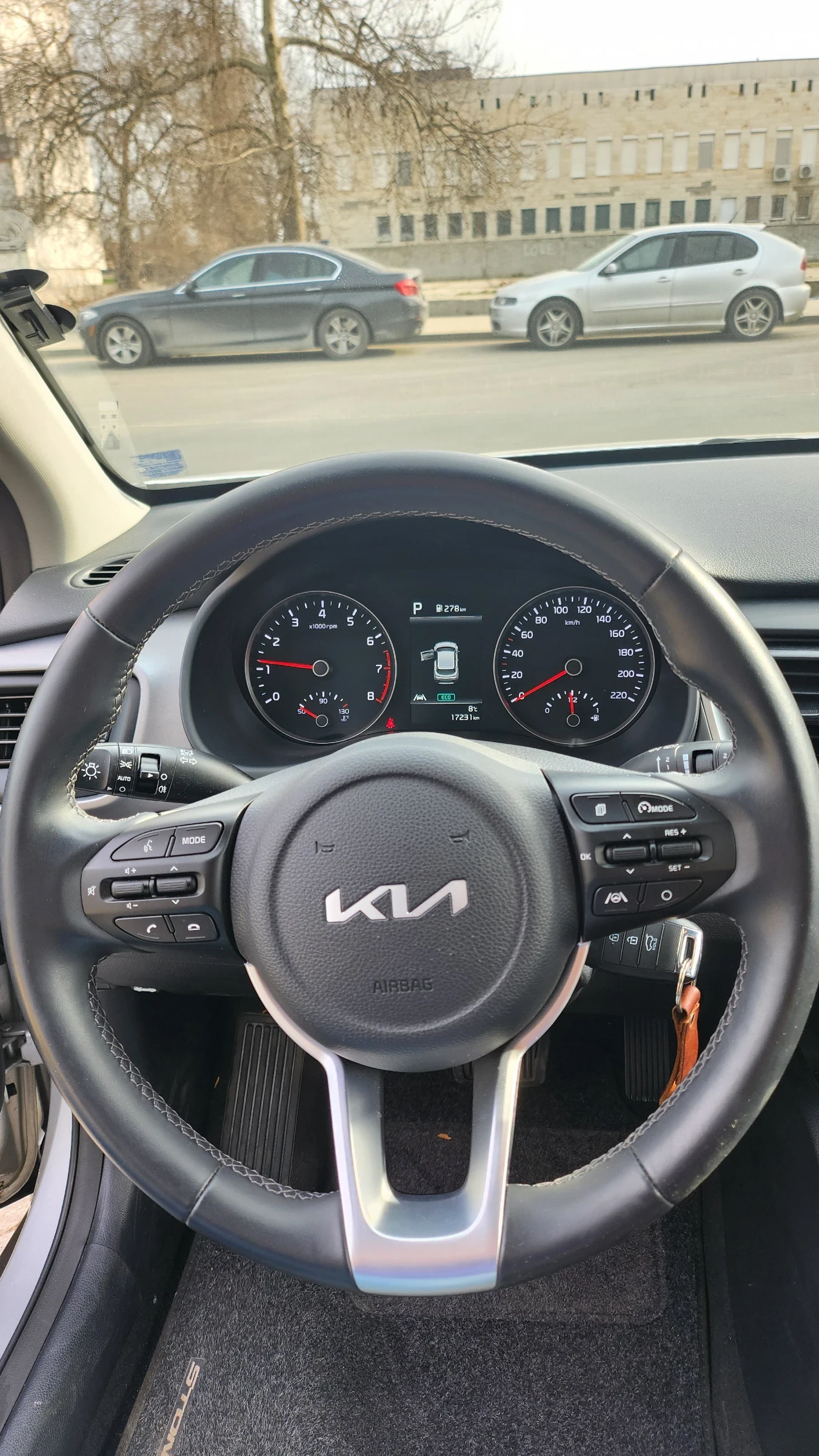Kia Stonic, снимка 5 - Автомобили и джипове - 53720000