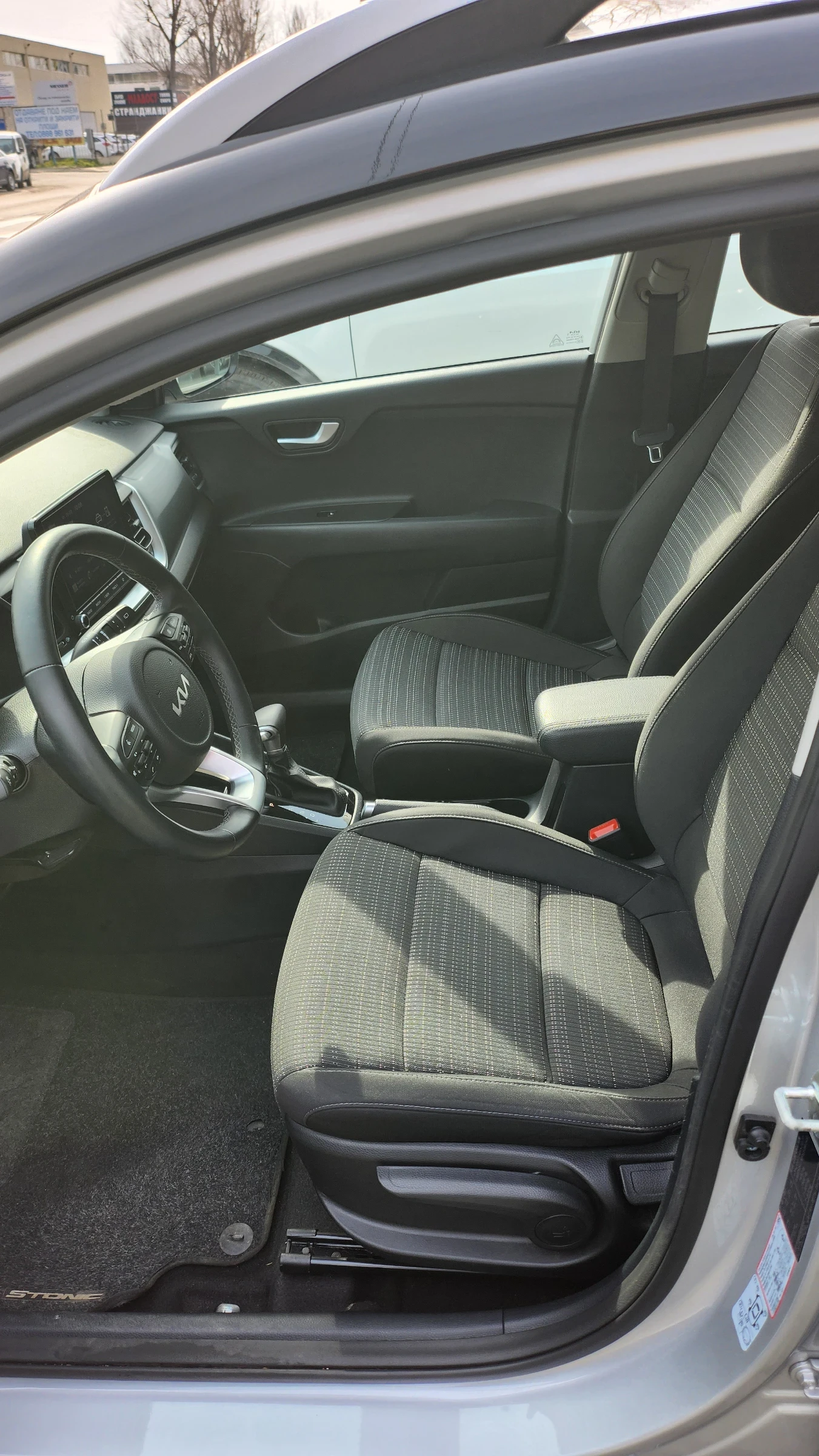 Kia Stonic, снимка 7 - Автомобили и джипове - 53720000