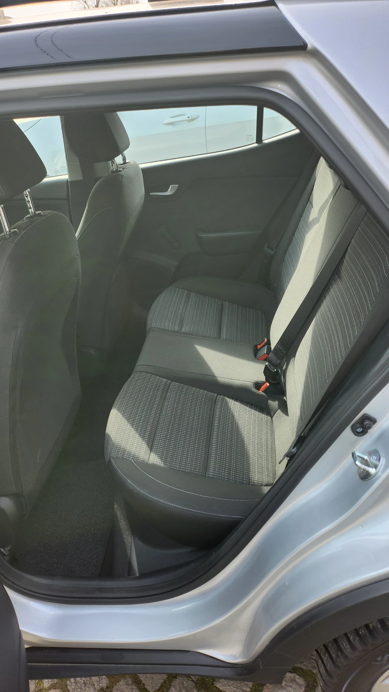 Kia Stonic, снимка 8 - Автомобили и джипове - 53720000