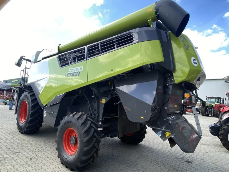 Комбайн Claas LEXION 5300, снимка 7 - Селскостопанска техника - 46879935