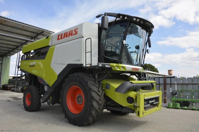 Комбайн Claas LEXION 5300, снимка 3 - Селскостопанска техника - 46879935