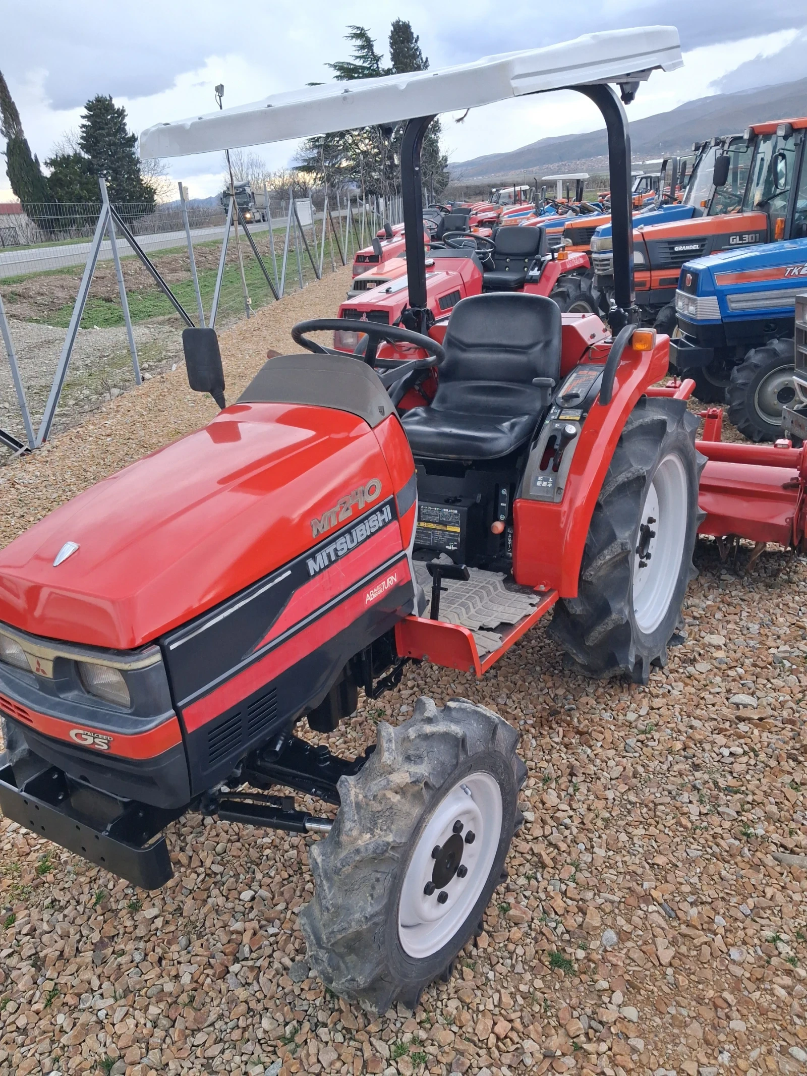 Трактор Kubota скайтрак  - изображение 2