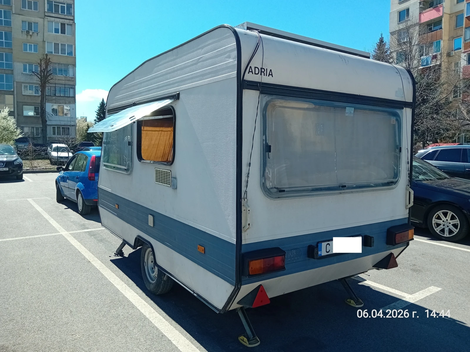 Каравана Adria 4256 DO, снимка 3 - Каравани и кемпери - 54157111