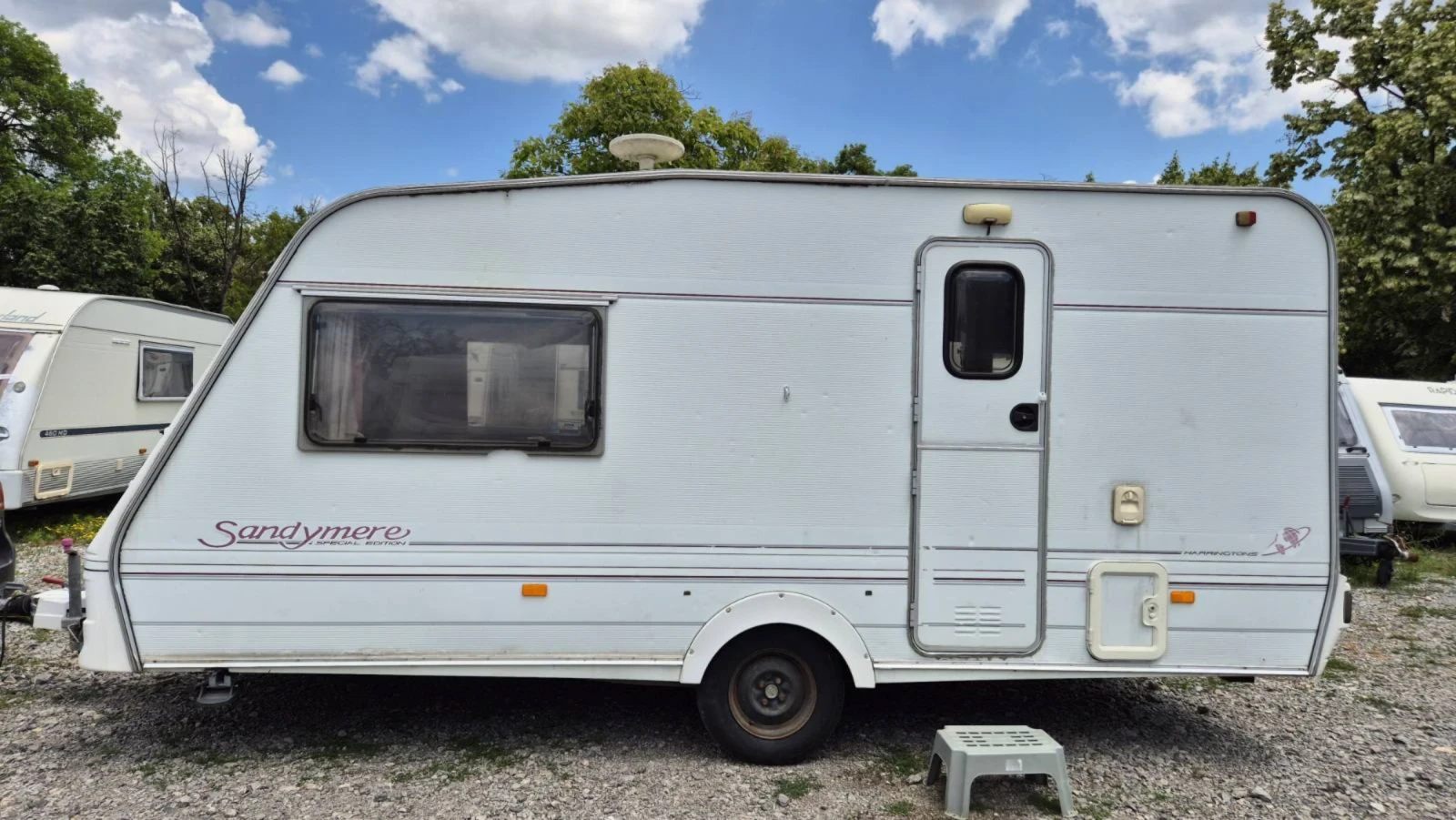 Каравана Swift 450, снимка 2 - Каравани и кемпери - 55166082