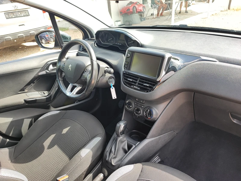 Peugeot 208 1.6BLUE-HDI-LED-EU6, снимка 15 - Автомобили и джипове - 46977017