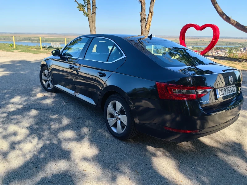 Skoda Superb, снимка 4 - Автомобили и джипове - 51771254