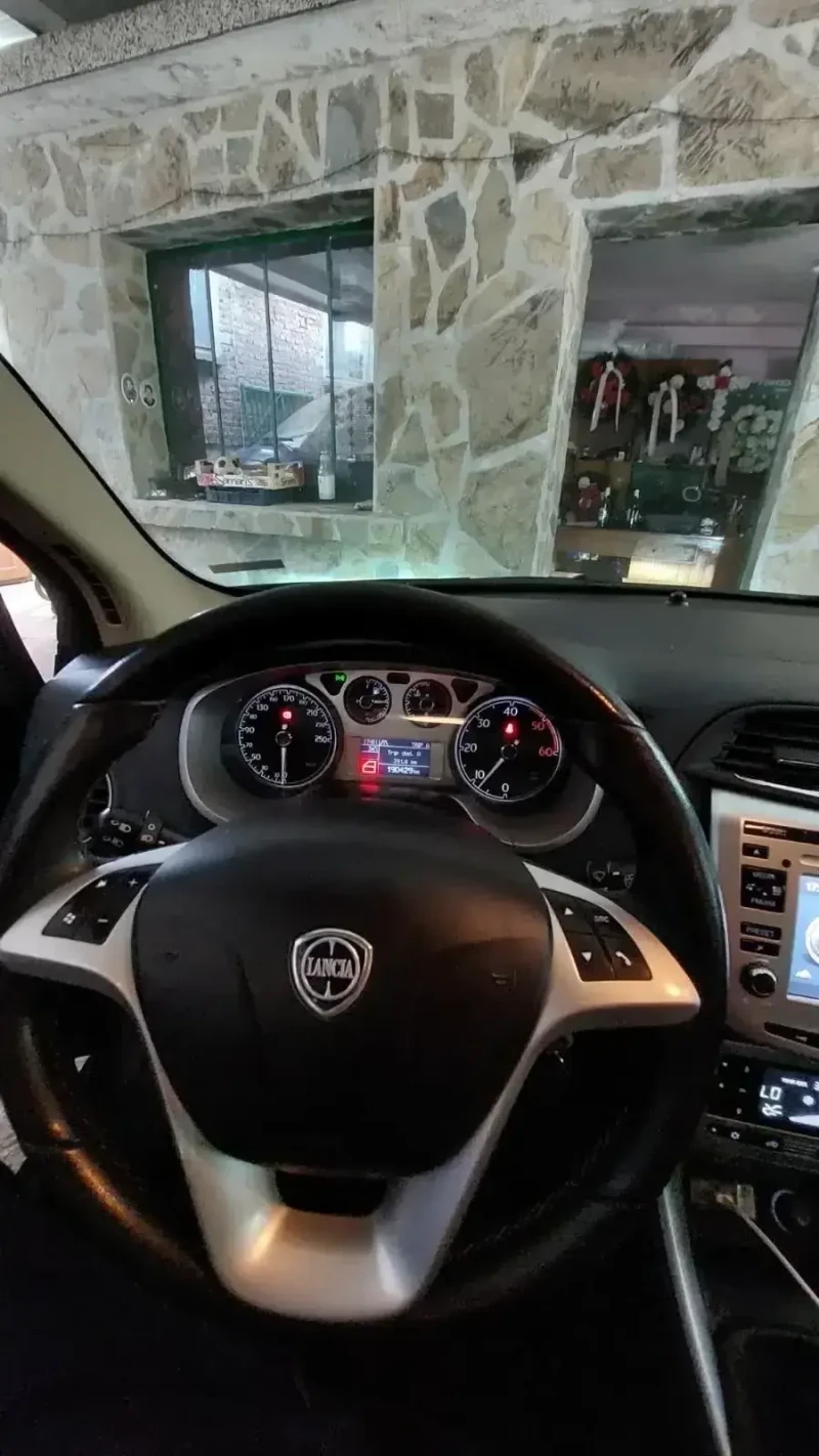 Lancia Delta, снимка 2 - Автомобили и джипове - 52659872