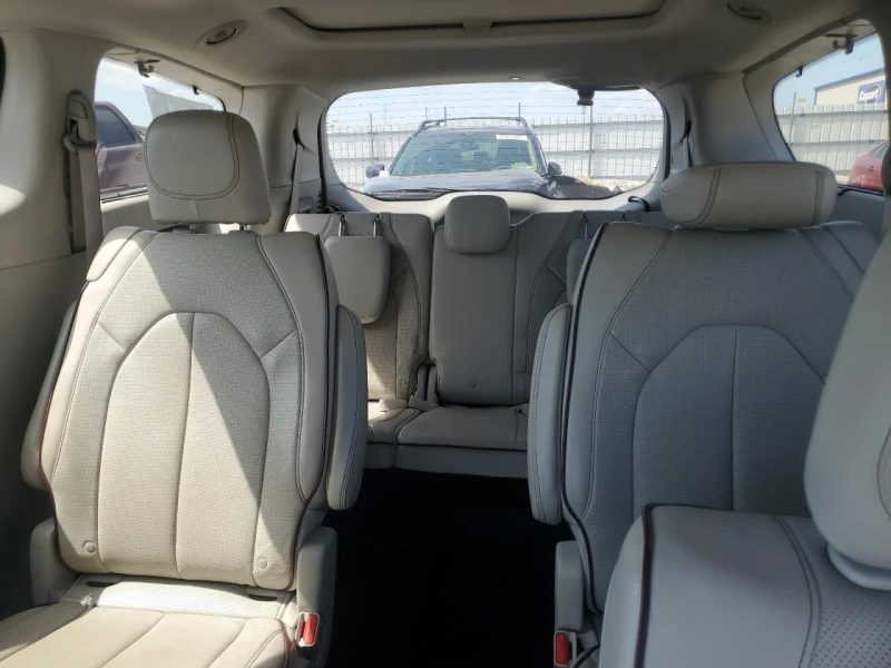 Chrysler Pacifica 3.6 LIMITED, снимка 10 - Автомобили и джипове - 52828770