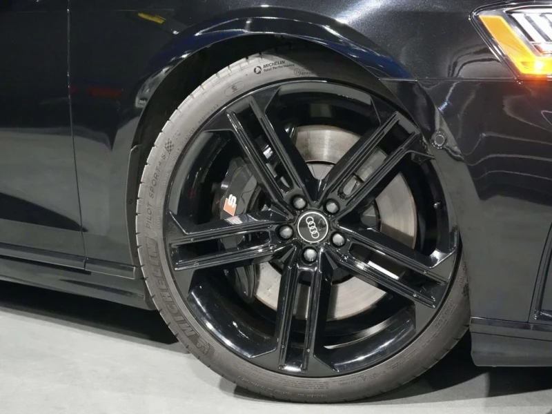 Audi S8 * quattro HUD/CARBON FIBER/BANG&O/PANO/360 CAM, снимка 4 - Автомобили и джипове - 53309308