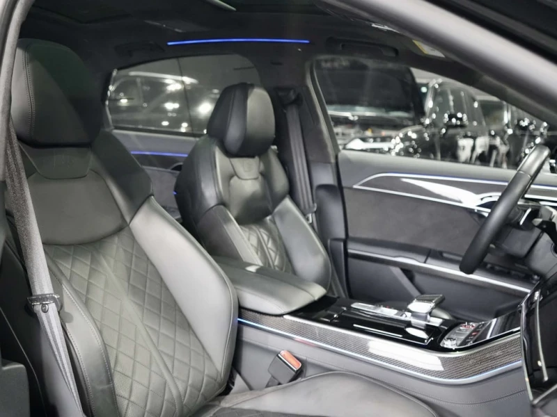 Audi S8 * quattro HUD/CARBON FIBER/BANG&O/PANO/360 CAM, снимка 16 - Автомобили и джипове - 53309308