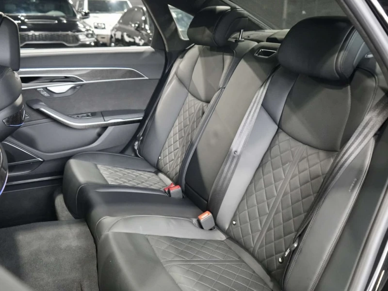Audi S8 * quattro HUD/CARBON FIBER/BANG&O/PANO/360 CAM, снимка 10 - Автомобили и джипове - 53309308