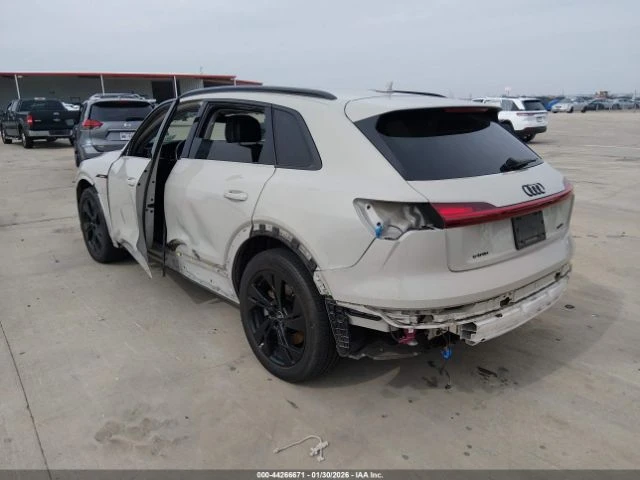 Audi E-Tron PREMIUM QUATTRO - изображение 3