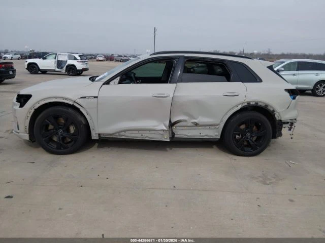 Audi E-Tron PREMIUM QUATTRO - изображение 8