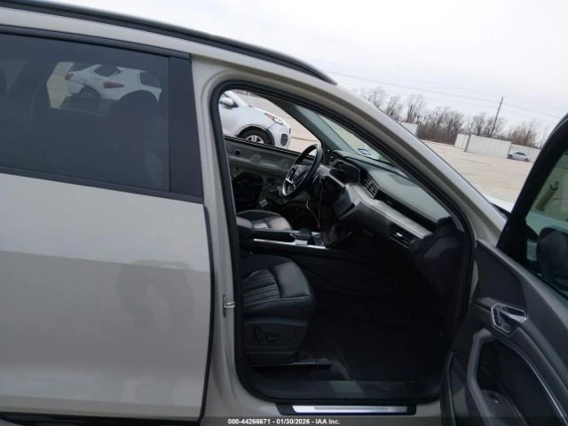 Audi E-Tron PREMIUM QUATTRO - изображение 10