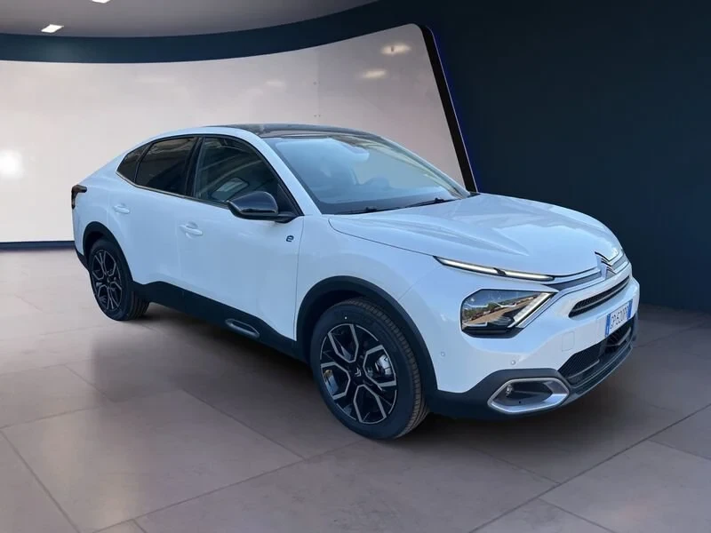 Citroen C4X e C4X SHINE PANORAMA 2500km ЧИСТО НОВА , снимка 3 - Автомобили и джипове - 55800237