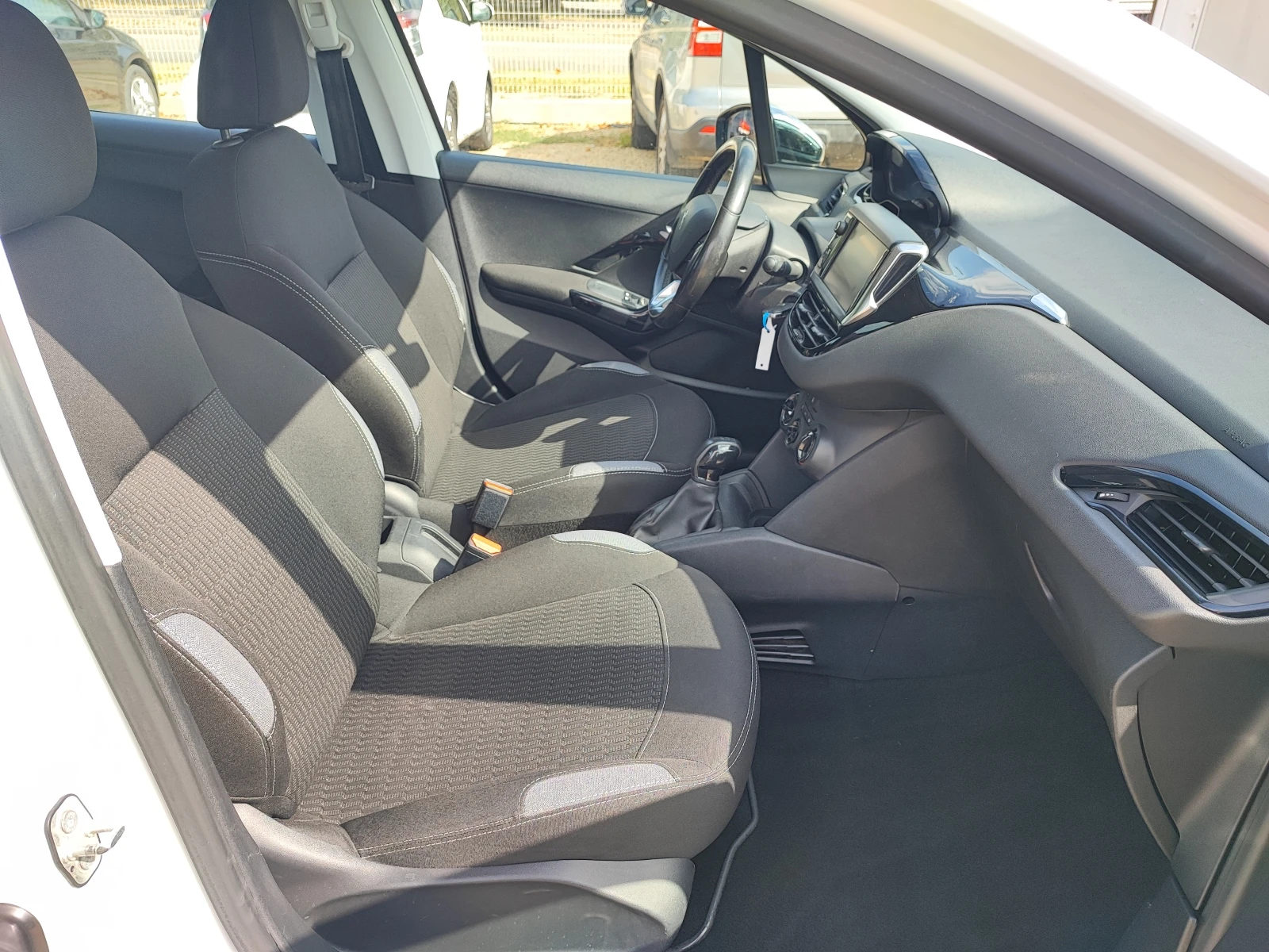 Peugeot 208 1.6BLUE-HDI-LED-EU6 | Mobile.bg — изображение 14
