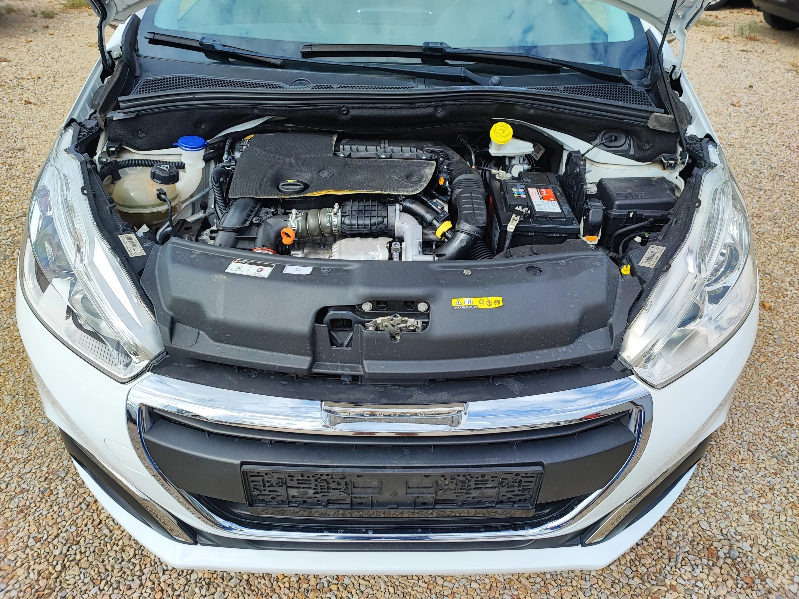 Peugeot 208 1.6BLUE-HDI-LED-EU6 | Mobile.bg — изображение 17
