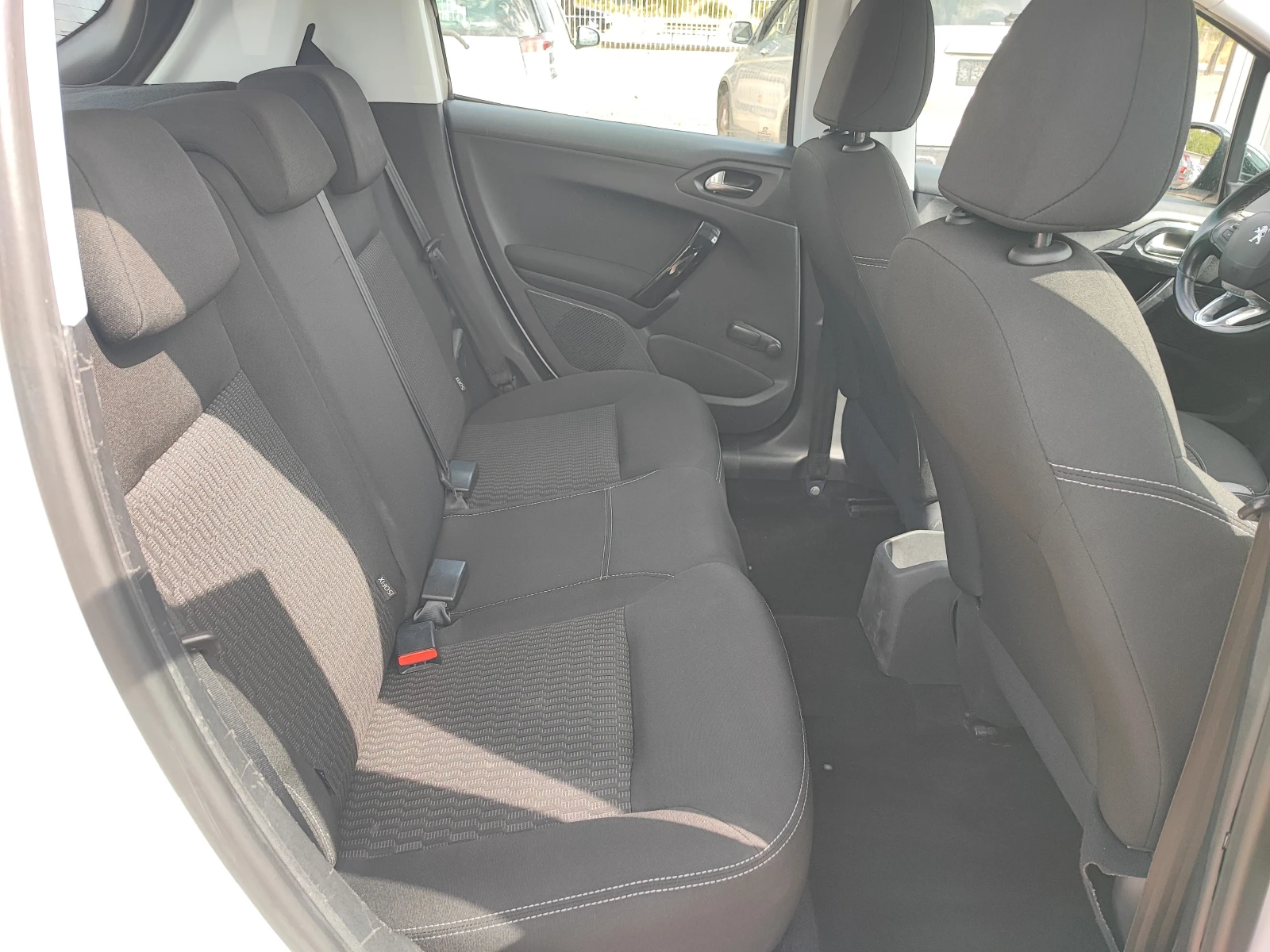 Peugeot 208 1.6BLUE-HDI-LED-EU6 | Mobile.bg — изображение 16