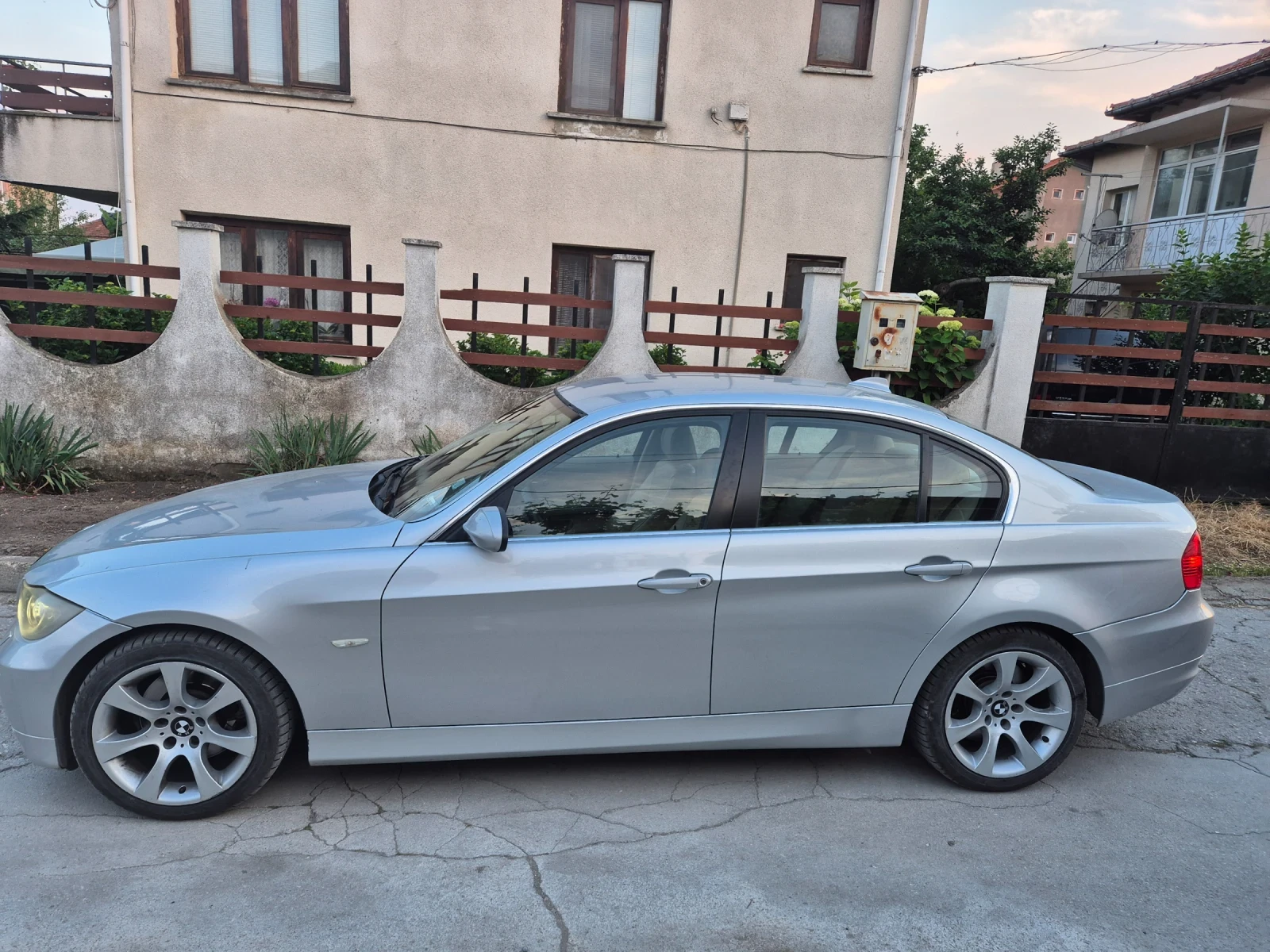 BMW 330 Седан - изображение 2