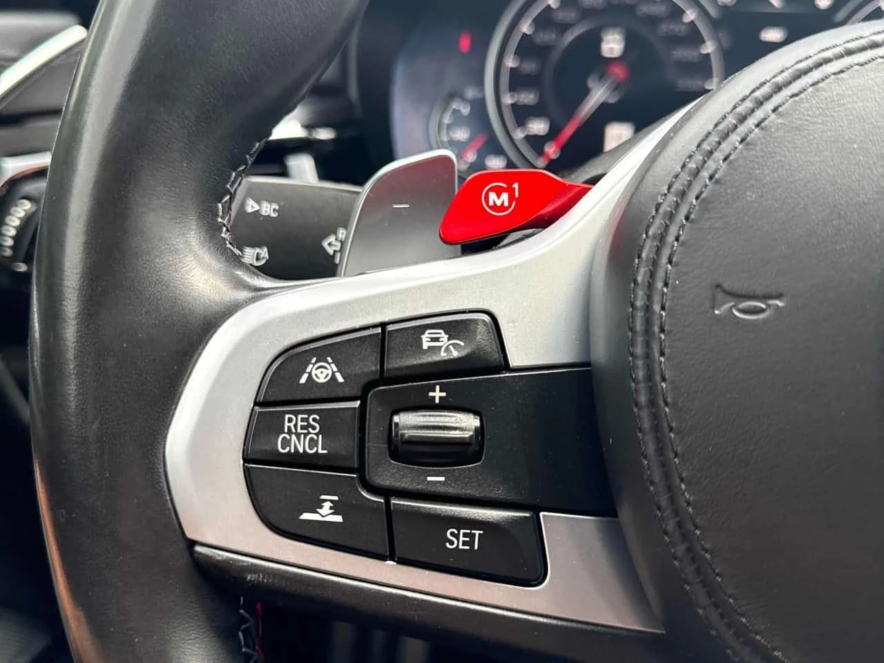 BMW M5 * BOWERS&WILKINS* МАСАЖИ* ДИТРОНИК* 360* ВАКУМ* , снимка 11 - Автомобили и джипове - 54923675