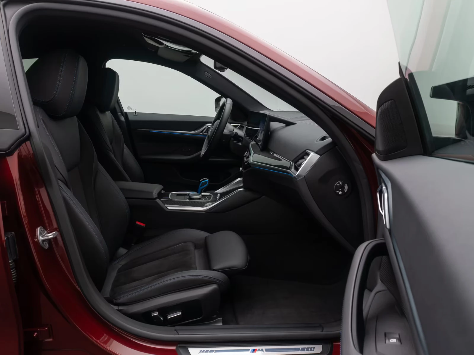 BMW i4 M50/533HP/xDRIVE//360/HI-FI/LASER/BLACK/ACC/537z, снимка 13 - Автомобили и джипове - 55146390
